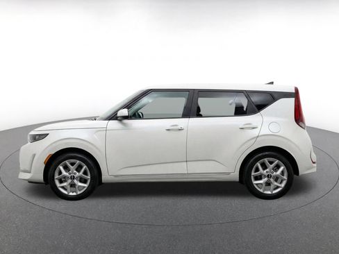 Used 2025 Kia Soul LX w/ LX Technology Package FWD image 4