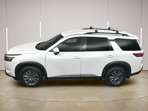 Certified 2025 Nissan Pathfinder SV FWD image 37