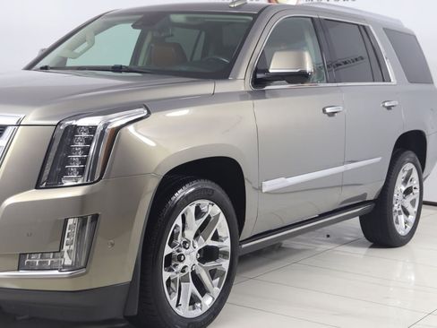 Used 2019 Cadillac Escalade Premium Luxury AWD/4WD image 54