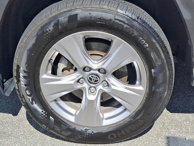 Used 2022 Toyota RAV4 XLE AWD/4WD image 8