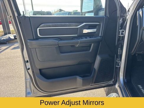 Used 2024 RAM 3500 Big Horn image 28