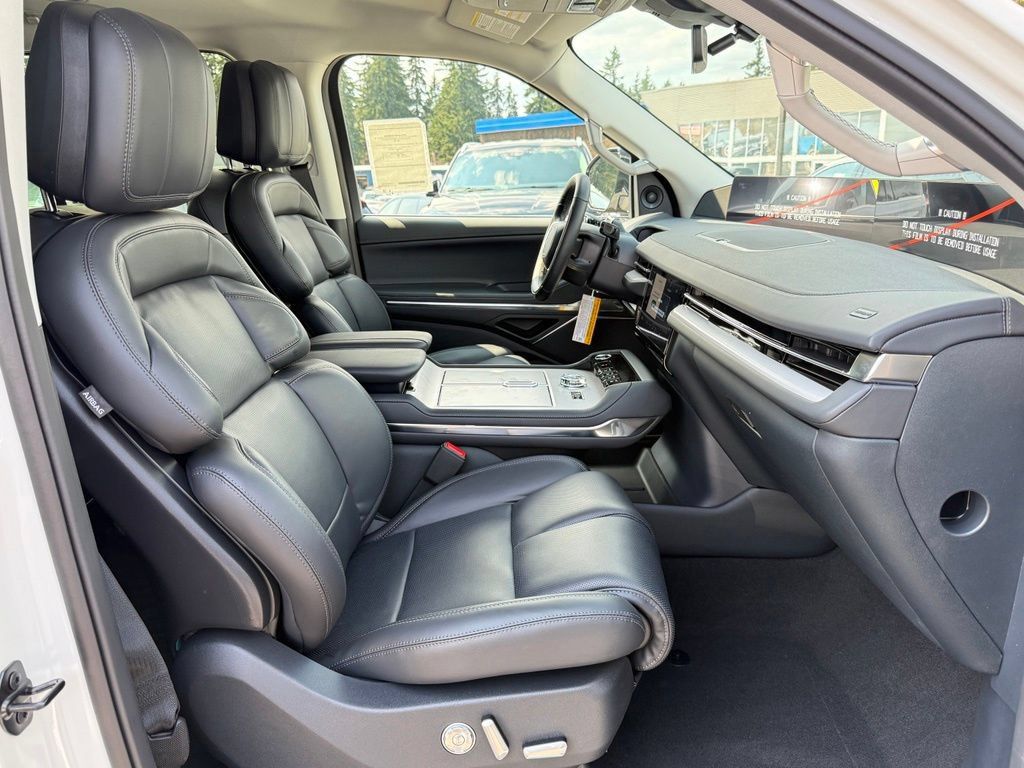 New 2027 Lincoln Navigator Premiere AWD/4WD image 9