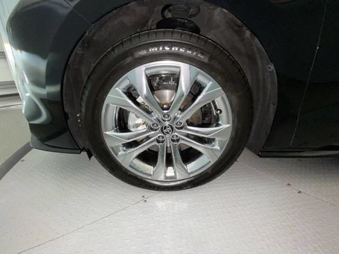 Used 2023 Toyota Sienna Platinum FWD image 10
