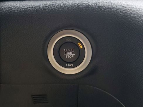 New 2026 Chrysler Pacifica Limited w/ Uconnect Theater Family Group image 34