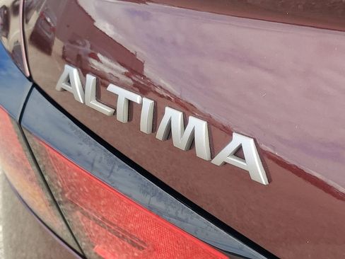 Used 2024 Nissan Altima 2.5 SV image 6