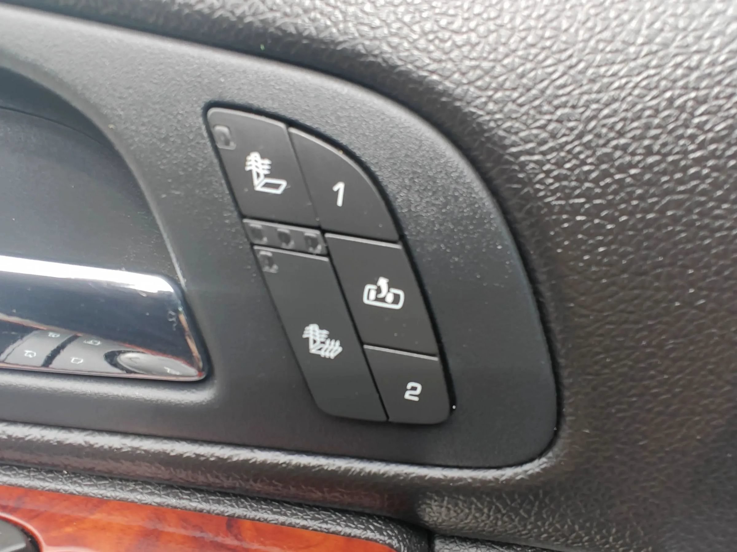 Used 2010 Chevrolet Silverado 1500 LTZ w/ LTZ Plus Package RWD image 19