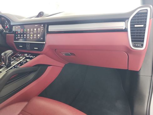 Used 2023 Porsche Cayenne image 19