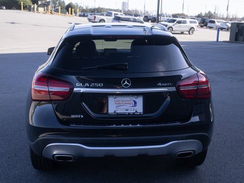 Used 2019 Mercedes-Benz GLA 250 4MATIC w/ Premium Package image 8