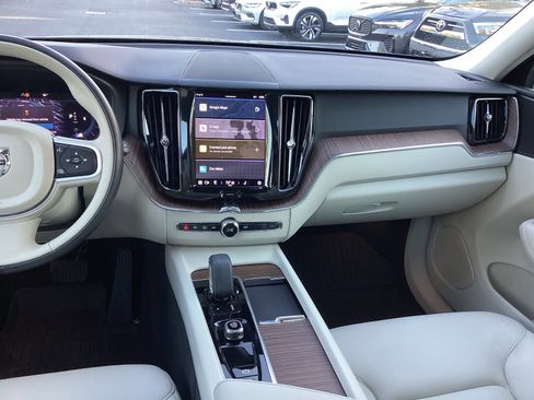 Certified 2022 Volvo XC60 B5 Momentum w/ Climate Package image 31