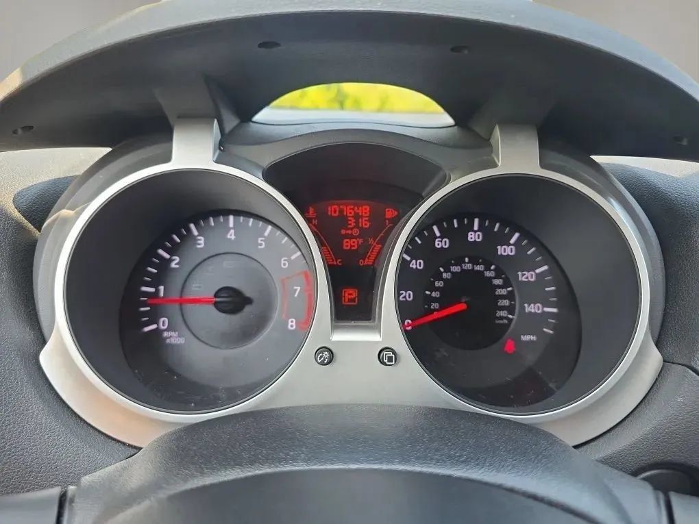 Used 2012 Nissan Juke S FWD image 16