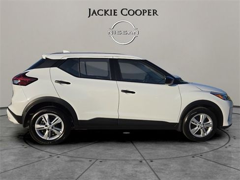 New 2025 Nissan Kicks Play S image 6