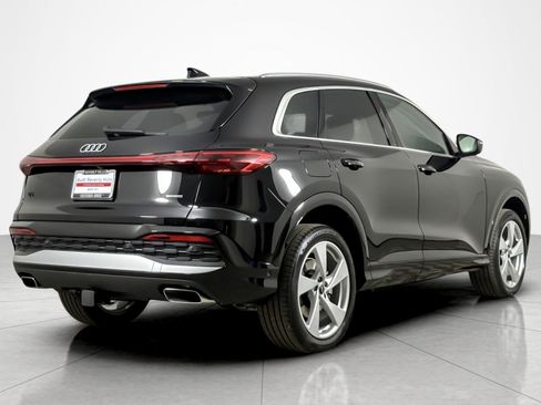 Used 2025 Audi Q5 Premium Plus w/ Premium Plus AWD/4WD image 5