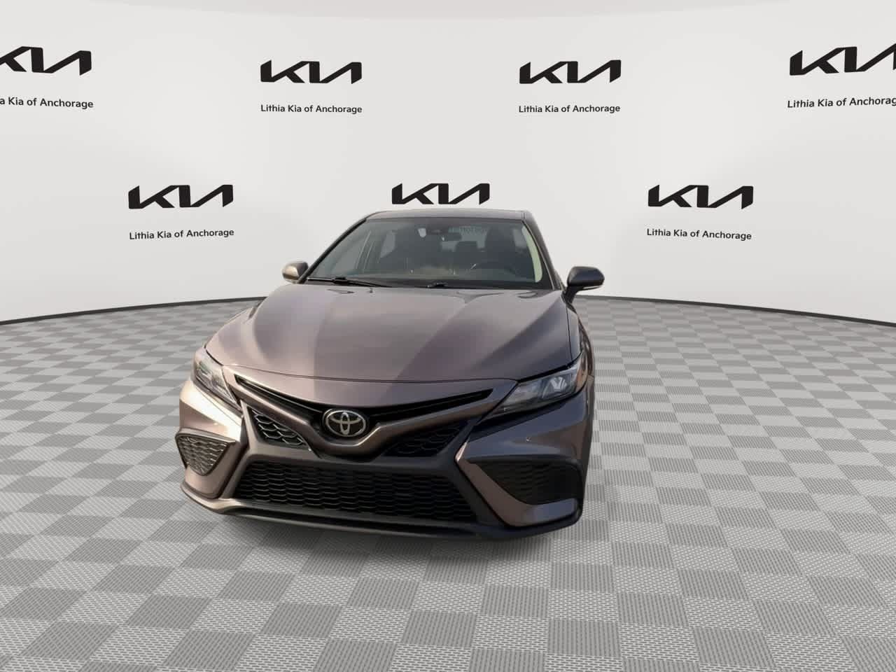 Used 2023 Toyota Camry SE FWD image 3