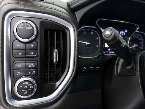 Used 2022 GMC Sierra 3500 AT4 w/ AT4 Premium Plus Package AWD/4WD image 11