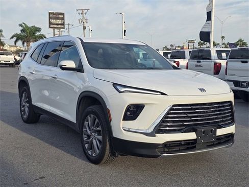 Used 2025 Buick Enclave Preferred w/ Power Package image 3