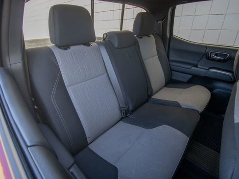 Used 2022 Toyota Tacoma TRD Off-Road image 18