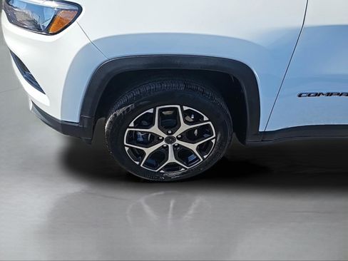 Used 2025 Jeep Compass Limited image 13
