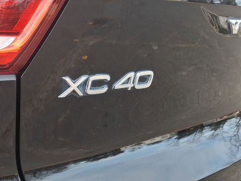Used 2020 Volvo XC40 T5 Momentum image 28