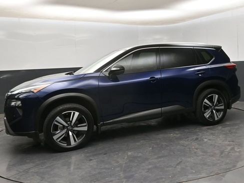 Used 2025 Nissan Rogue SL image 4