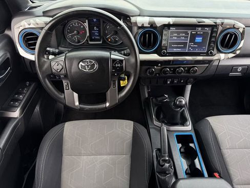 Used 2022 Toyota Tacoma TRD Sport image 12