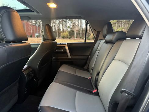 Used 2017 Toyota 4Runner SR5 Premium image 19