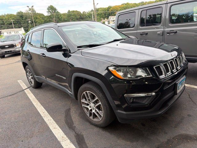Used 2019 Jeep Compass Latitude w/ Popular Equipment Group AWD/4WD image 4