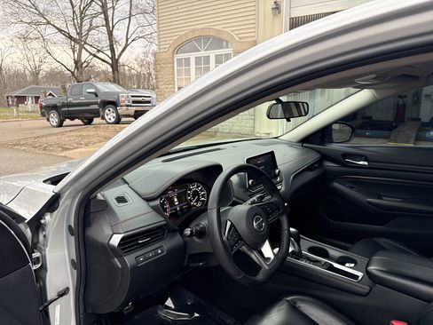 Used 2021 Nissan Altima 2.5 SR FWD image 12