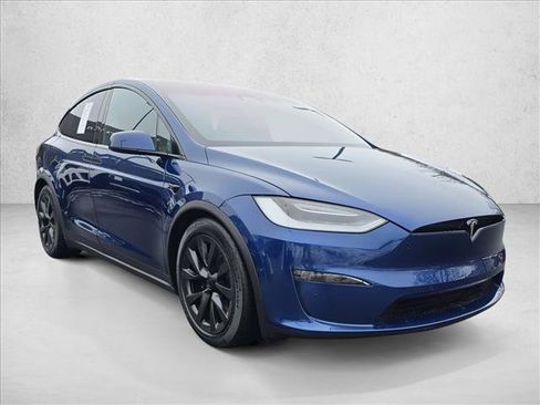 Used 2022 Tesla Model X image 3