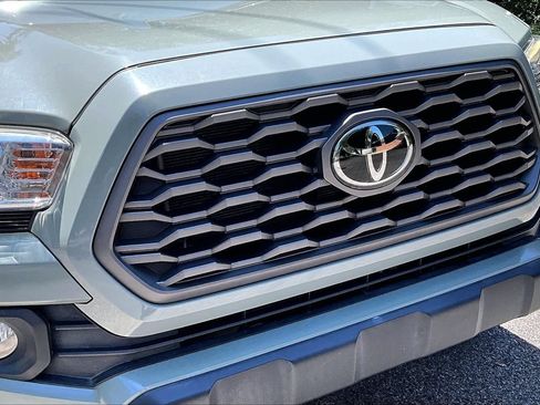 Used 2022 Toyota Tacoma TRD Off-Road w/ Technology Package AWD/4WD image 31