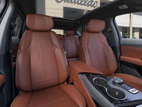 New 2026 Cadillac Optiq Luxury 2 image 16