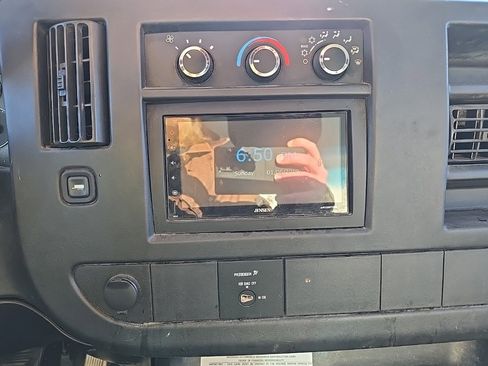 Used 2012 GMC Savana 3500 image 21