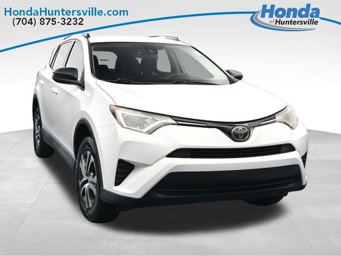 Used 2017 Toyota RAV4 LE FWD image 7