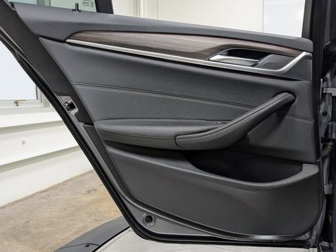 Used 2023 BMW 540i w/ M Sport Package image 17