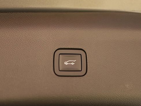 Used 2018 Buick Enclave Essence FWD image 47