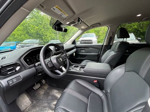 Used 2025 Honda Pilot EX-L image 6