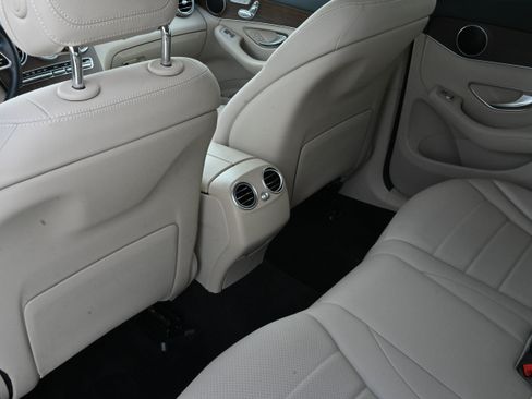 Used 2020 Mercedes-Benz GLC 300 image 13