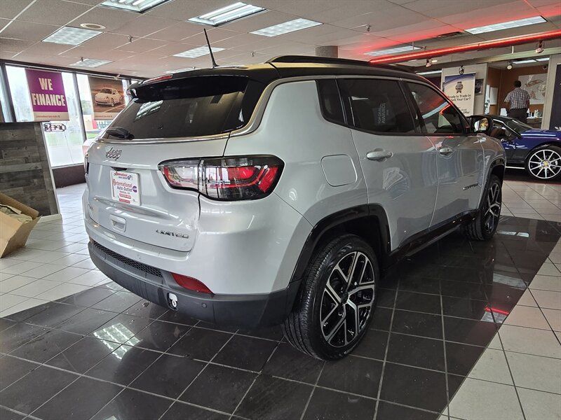 Used 2025 Jeep Compass Limited w/ Elite Group AWD/4WD image 3