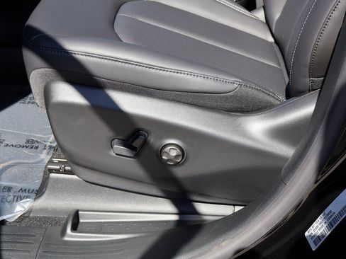 New 2026 Chrysler Pacifica Select image 23