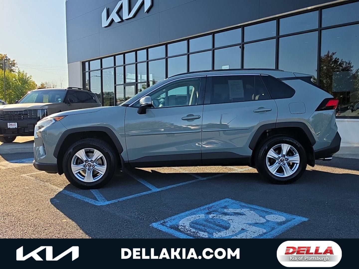 Used 2020 Toyota RAV4 XLE w/ Convenience Package AWD/4WD image 2