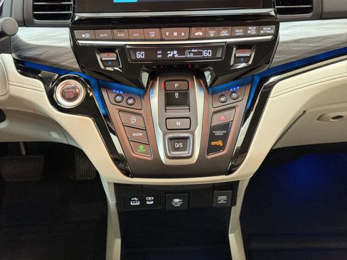 Used 2025 Honda Odyssey Elite image 18