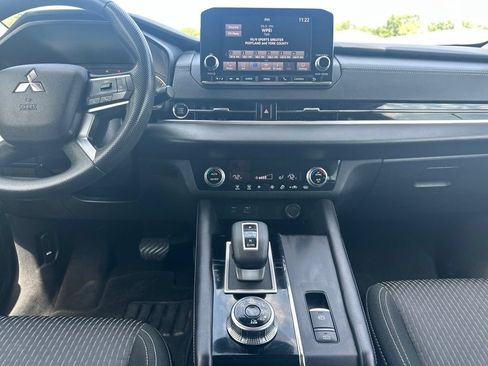 Used 2023 Mitsubishi Outlander ES AWD/4WD image 20