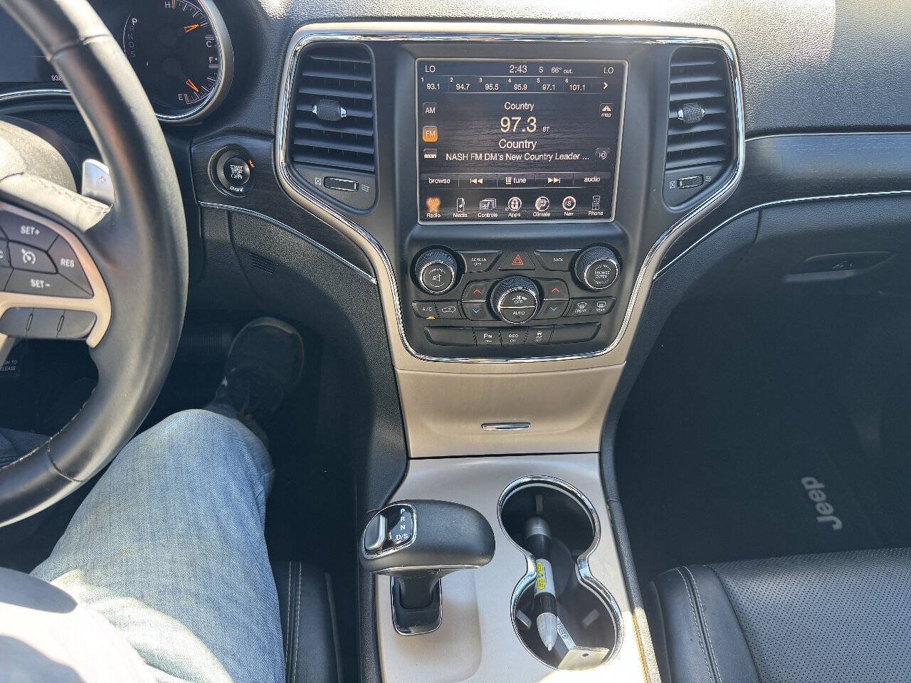 Used 2014 Jeep Grand Cherokee Limited w/ Luxury Group II AWD/4WD image 16