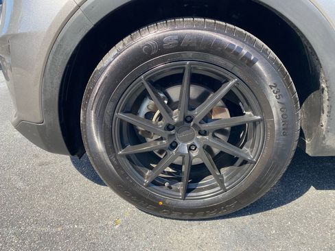 Used 2019 Kia Sorento EX image 12