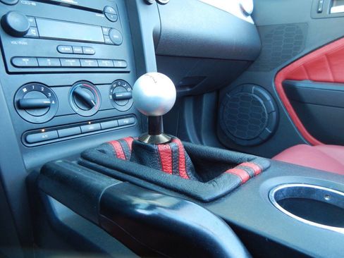 Used 2005 Ford Mustang GT Premium image 4