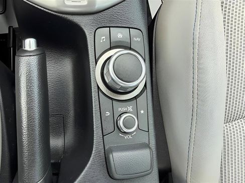 Used 2020 Toyota Yaris L FWD image 31