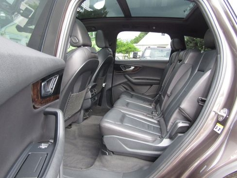 Used 2017 Audi Q7 3.0T Premium Plus w/ Premium Plus Package image 15