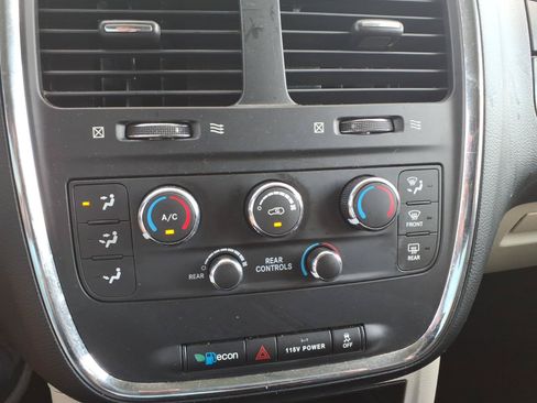 Used 2017 Dodge Grand Caravan SE w/ Power Window Group FWD image 11