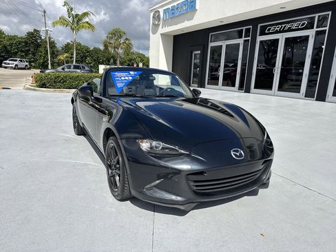 Used 2020 MAZDA MX-5 Miata Sport RWD image 7