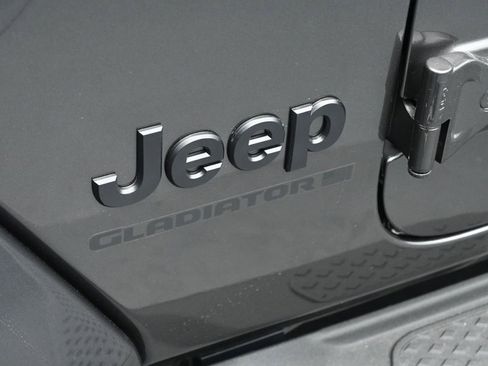 New 2025 Jeep Gladiator Sport image 20