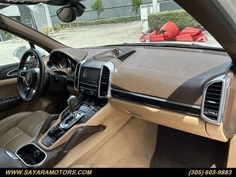Used 2015 Porsche Cayenne S image 18